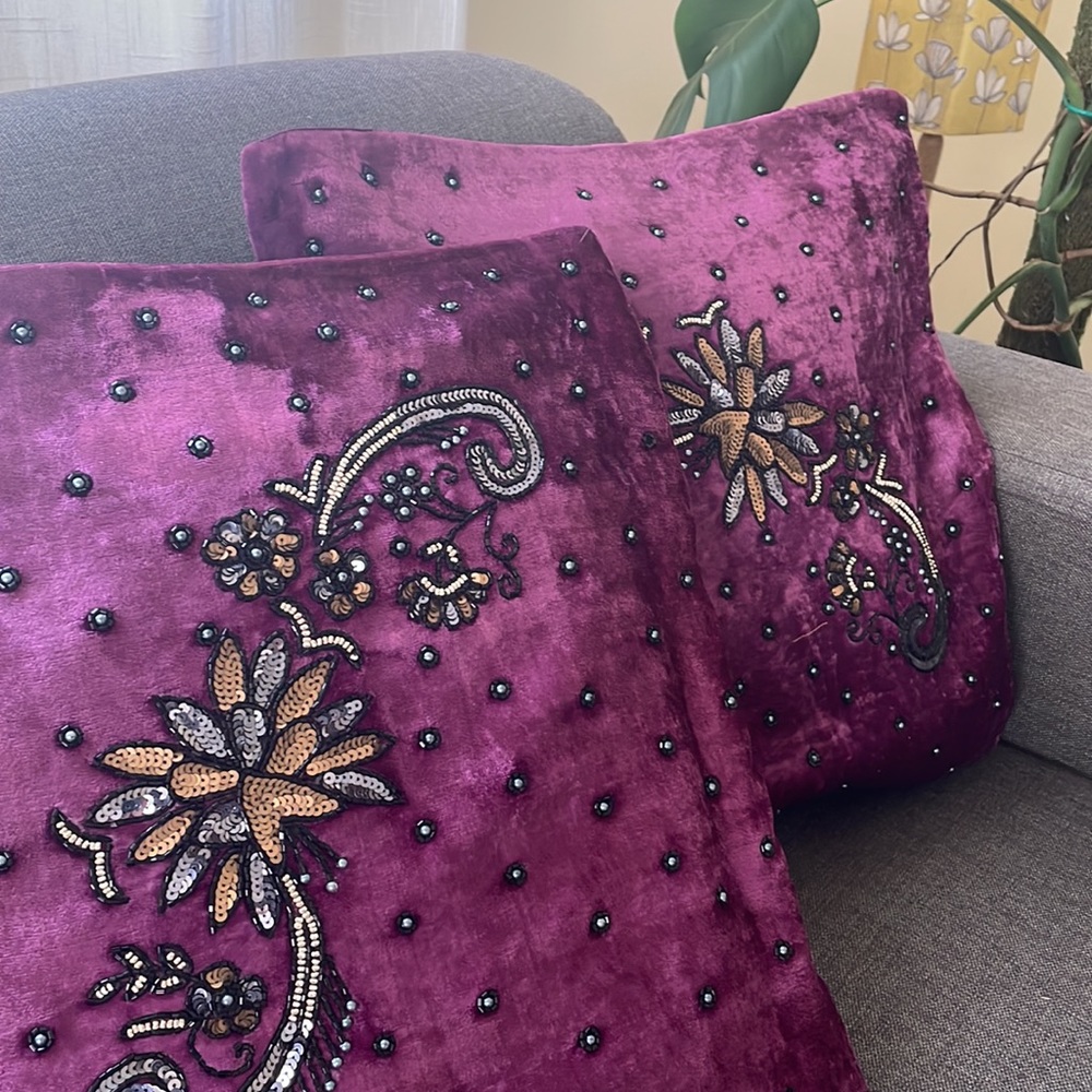 Set of two velvet cushion covers with hand embroidery - Picture 1 of 3